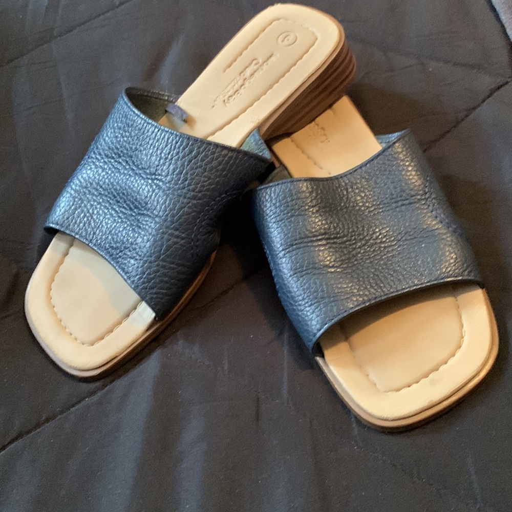 Montego Bay uppers leather Comfort Slip on Sandel shoes Sz 6 pre-owned Navy Blue